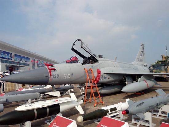 JF-17“闪电”(中方称“枭龙”)是珠海航展的常客。 本文均为房大川 图