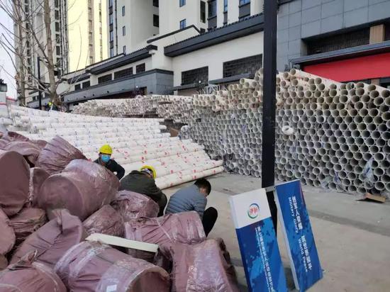 武汉雷神山医院建设现场。 本文均为澎湃新闻记者 葛明宁 图