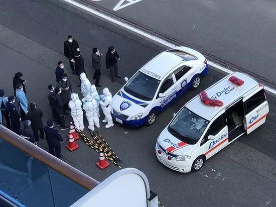 被隔离的邮轮:3700人的无聊生活