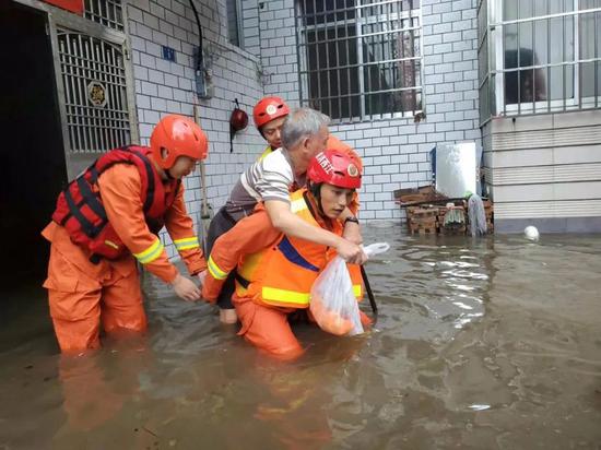 江西多地发布暴雨黄色预警 受灾群众达72.8万人