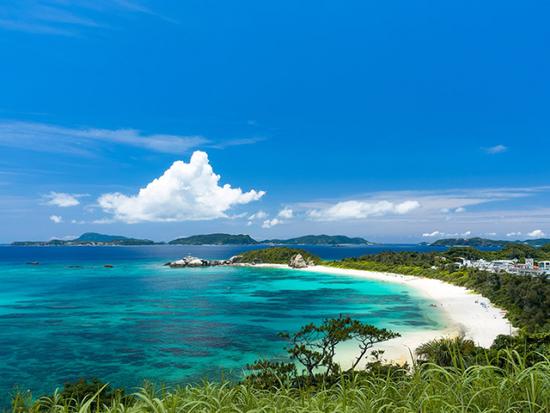 冲绳渡嘉敷岛的白色沙滩（冲绳观光协会网站）