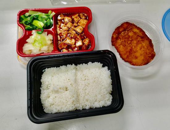 葷素搭配的盒飯