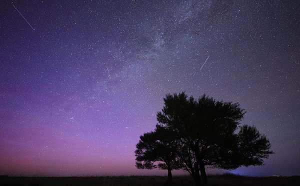  Rare aurora appears in many places in China