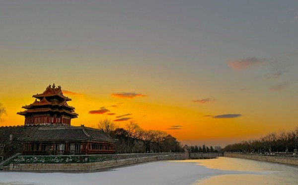 故宫角楼白雪映晚霞