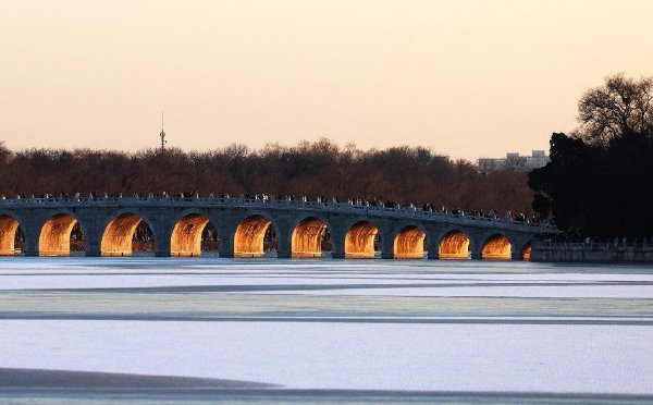 颐和园再现冬日限定美景“金光穿洞”