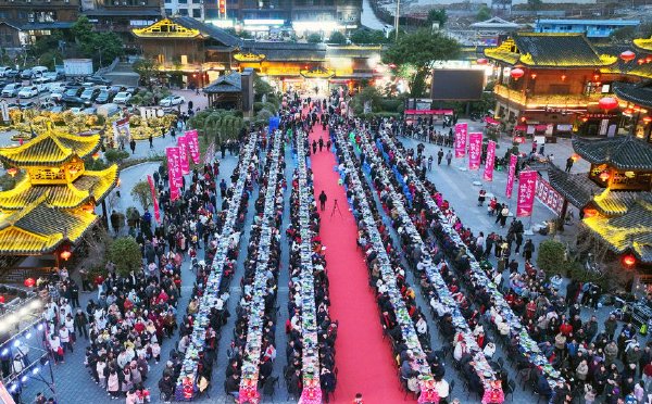 重庆：长桌宴喜庆开席