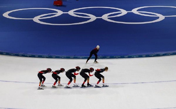 米兰冬奥会：中国速度滑冰队适应性训练