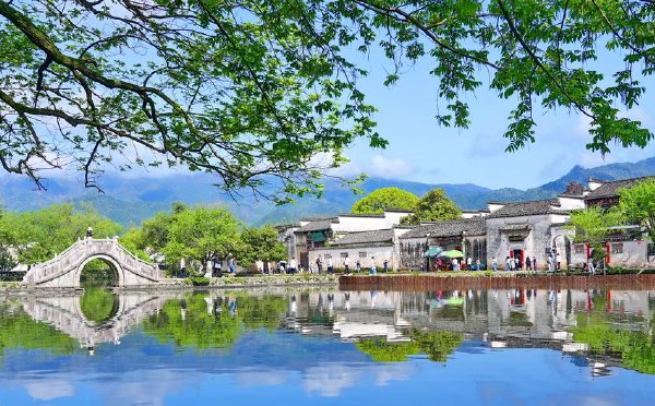 安徽黟县：宏村春意盎然