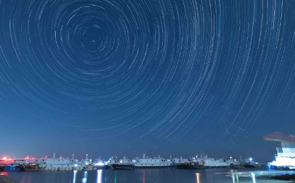 江苏盐城：黄海野鹿荡暗夜星空
