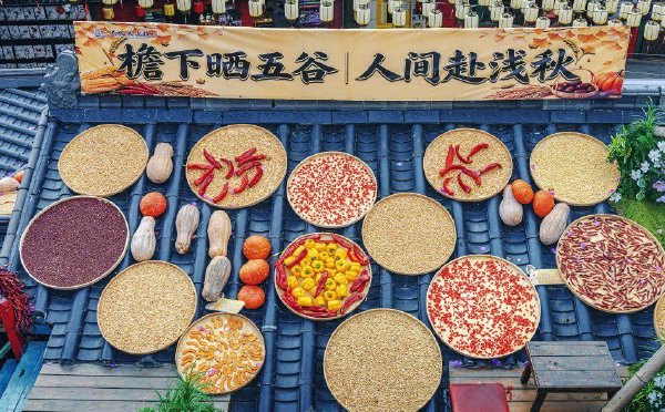辽宁盘锦：黑风关古镇“晒秋”