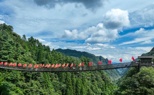 这条“红飘带”，舞出壮丽新风景