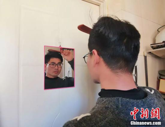 独腿独臂送外卖 “90后”小伙公开征婚引全网站