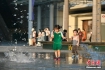 香港市民玩水消暑