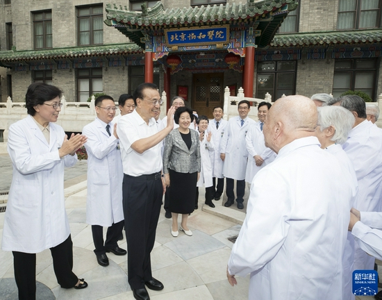 李克强在北京协和医院考察并召开医学专家座谈会