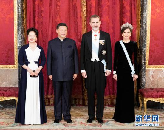 当地时间11月28日晚，正在西班牙进行国事访问的中国国家主席习近平出席西班牙国王费利佩六世在马德里王宫举行的隆重欢迎宴会。新华社 图