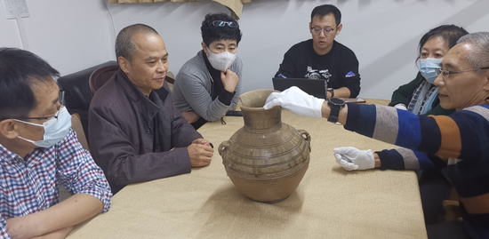 2020年10月21日,国家文物局组织专家开展实物鉴定。