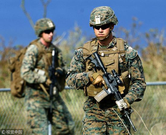在日本进行演习的美国海军陆战队队员。（视觉中国）