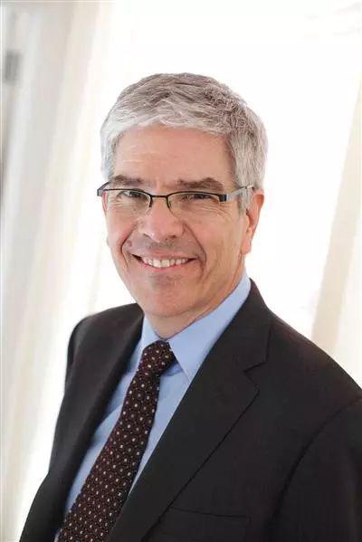 ▲保罗·罗默(Paul M.Romer)于1955年出生于美国科罗拉多州丹佛市。