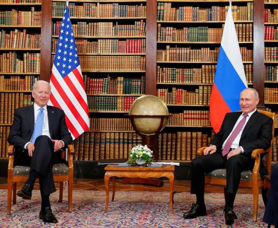 当地时间16日，俄罗斯总统普京和美国总统拜登在位于瑞士日内瓦的拉格兰奇别墅举行会谈