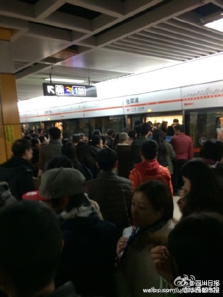 地铁站“人山人海”