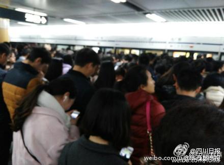 地铁站“人山人海”