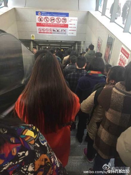 地铁站“人山人海”