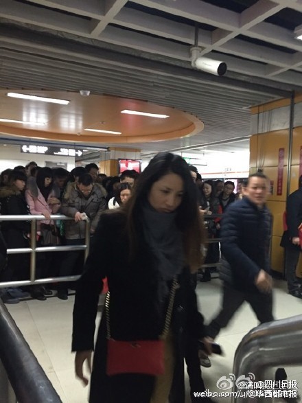 地铁站“人山人海”