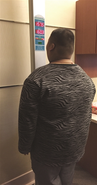 14岁320斤贵州少年赴南京减肥