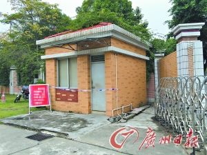 女保安出事时被发现躺在保安室内。