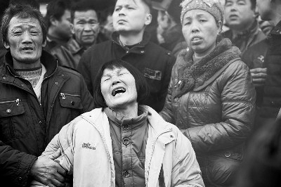 遇害者家属悲痛万分。