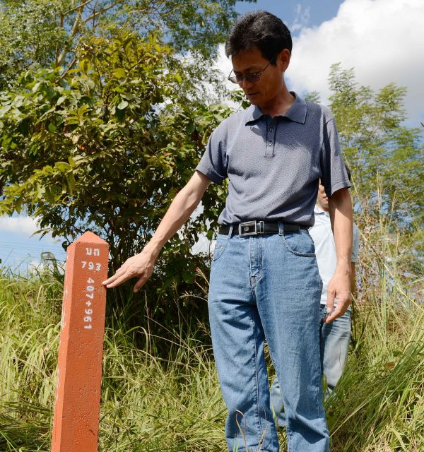资料图片：2015年11月25日在老挝首都万象中老铁路奠基仪式现场附近拍摄的中老铁路里程桩。新华社发（刘艾伦摄）