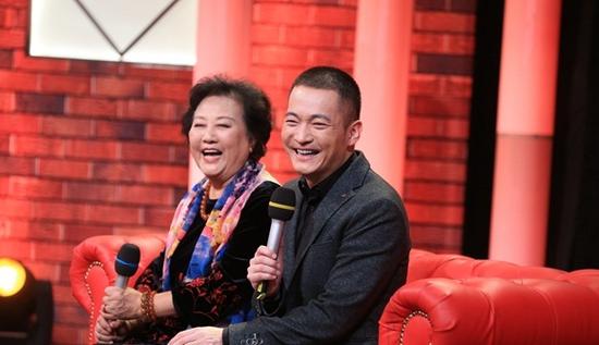 《编辑部故事》访谈嘉宾：童正维、《武林外传》访谈嘉宾：喻恩泰（右）