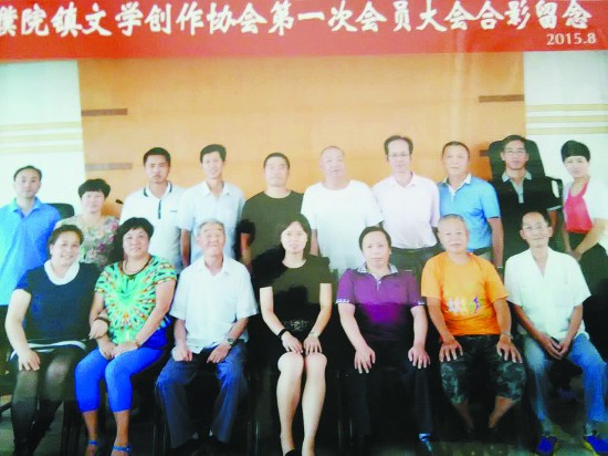  濮院文学社成员2015年合影 
