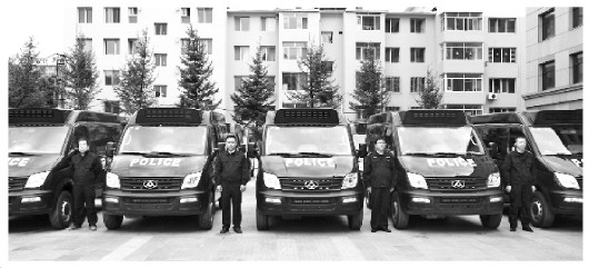 内蒙古自治区司法厅为102个旗县司法局统一配置社区矫正执法特种车。