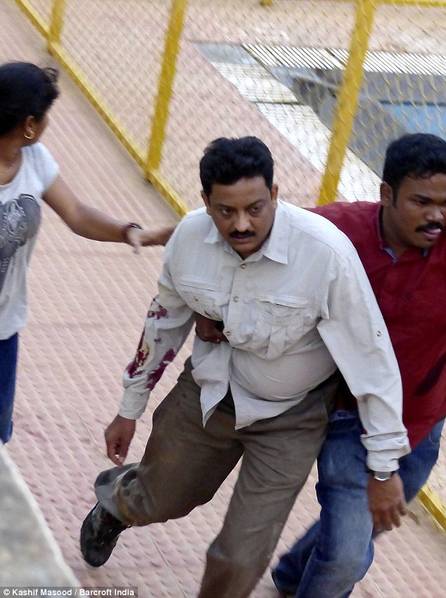 男子被成功救出