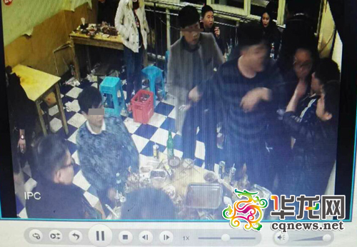 图为监控记录事发时现场情况。 渝北警方供图 华龙网发