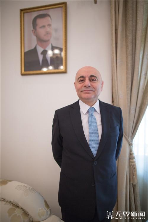 伊马德· 穆斯塔法认为叙利亚内战的实质是世俗力量与宗教极端势力的对抗。拍摄者：无界新闻记者原丽阳