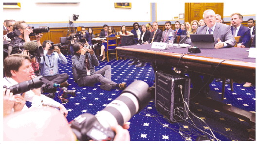 苹果公司高级副总裁兼总法律顾问布鲁斯·休厄尔。新华社记者殷博古 摄