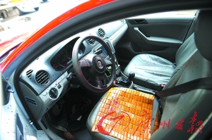 驾驶室内血迹斑斑。广州日报记者陈枫摄