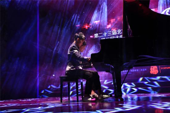 王阔蒋泽楷登台演奏