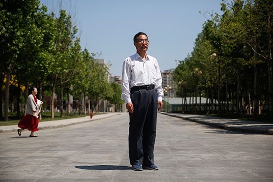 从老师到校长再从校长到老师,王凤林始终没离开教学第一线.