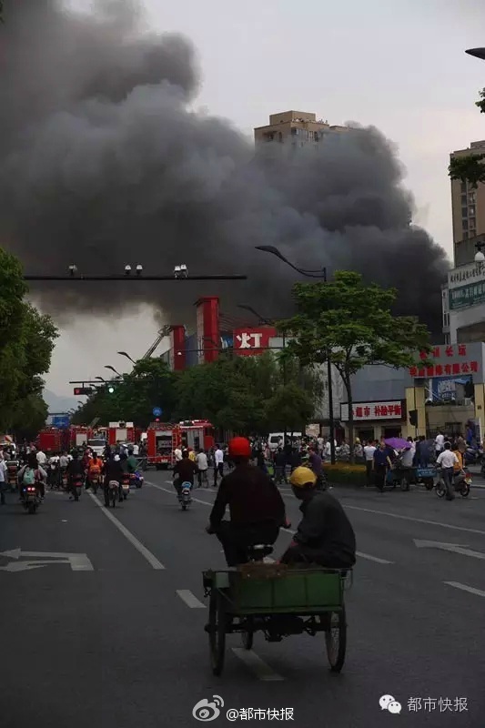 沈半路灯具市场发生大火