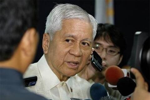 德尔罗萨里奥被指亲美色彩浓厚，处理中菲争议时非常好战。