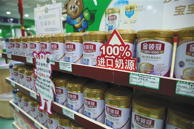 6月2日，呼和浩特，奶粉在药店内售卖。新京报记者 王远征 摄
