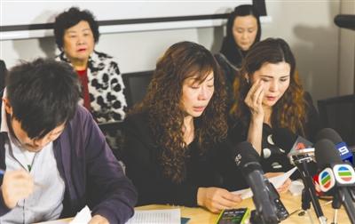 5月5日，冷孟梅的母亲张梅（前排中）在澳大利亚的媒体见面会上发言