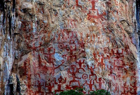 广西花山岩画