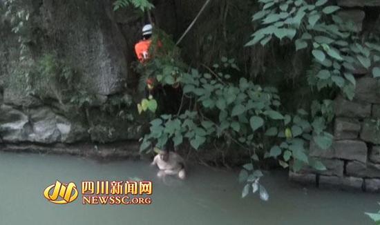 消防救援被困盲人