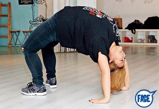 6万|伤残|下腰动作_新浪新闻