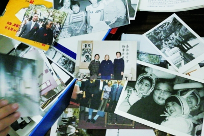 叶梅娟家中珍藏了数百张老照片，记录了她和康克清一起工作时的点点滴滴