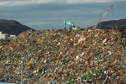 景区竟现垃圾山垃圾围村出路何在